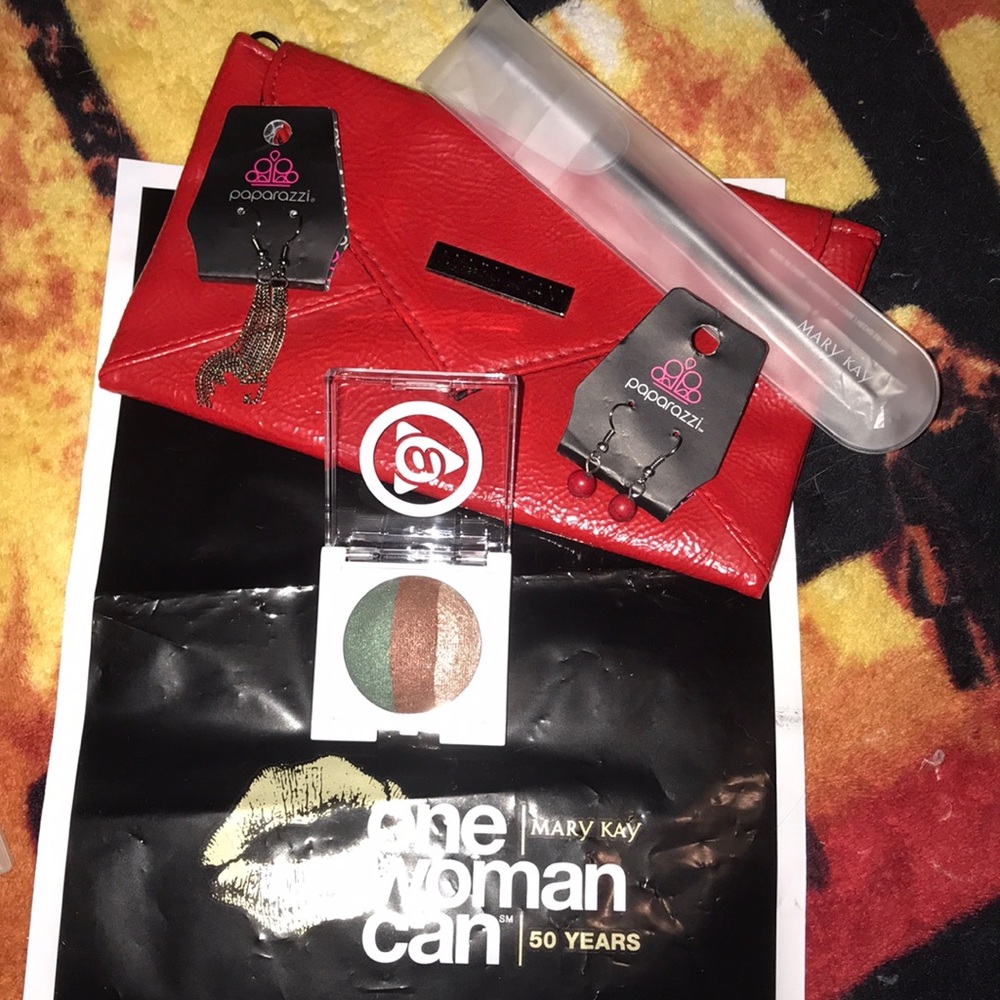 Mary Kay Red Clutch bundle eye trio brush earrings